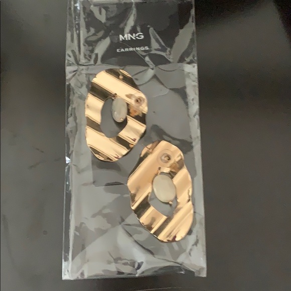 Mango Earrings - Picture 2 of 2